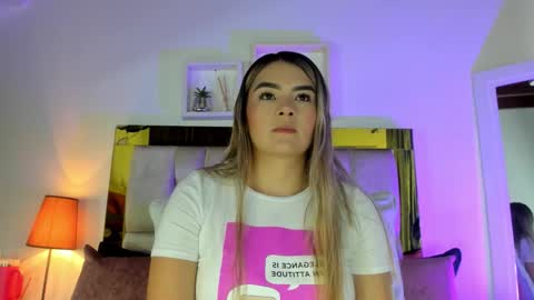 Snapshot of _emily_r chatting on 7, 10, 2025 Isabella online show from 7, 10, 2025