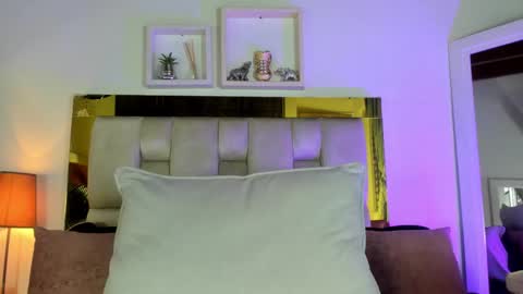 Snapshot of _emily_r chatting on 10, 10, 2025 Isabella online show from 10, 10, 2025