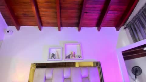 Snapshot of _emily_r chatting on 14, 10, 2025 Isabella online show from 14, 10, 2025