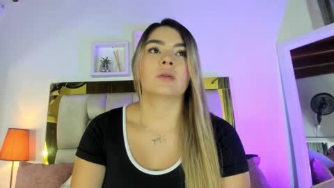 Snapshot of _emily_r chatting on 15, 10, 2025 Isabella online show from 15, 10, 2025