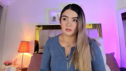 Snapshot of _emily_r chatting on 16, 10, 2025 Isabella online show from 16, 10, 2025