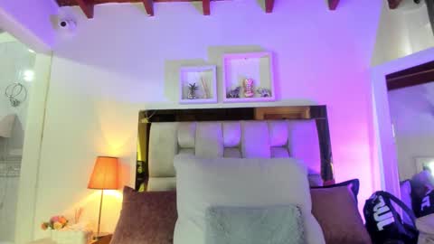 Snapshot of _emily_r chatting on 17, 10, 2025 Isabella online show from 17, 10, 2025