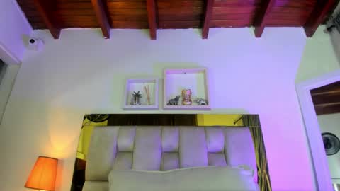 Snapshot of _emily_r chatting on 19, 10, 2025 Isabella online show from 19, 10, 2025