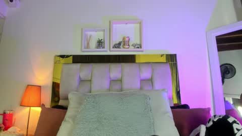 Snapshot of _emily_r chatting on 27, 10, 2025 Isabella online show from 27, 10, 2025