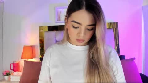 Snapshot of _emily_r chatting on 19, 11, 2025 Isabella online show from 19, 11, 2025