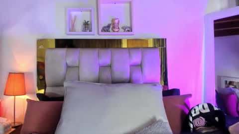 Snapshot of _emily_r chatting on 20, 11, 2025 Isabella online show from 20, 11, 2025