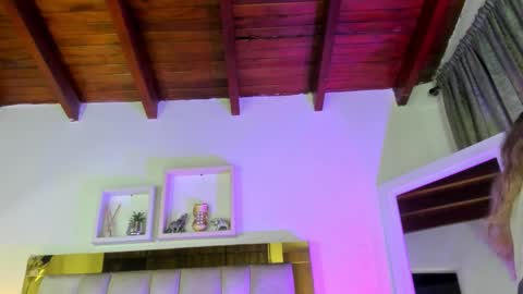 Snapshot of _emily_r chatting on 25, 11, 2025 Isabella online show from 25, 11, 2025