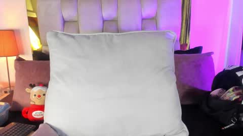 Snapshot of _emily_r chatting on 29, 11, 2025 Isabella online show from 29, 11, 2025