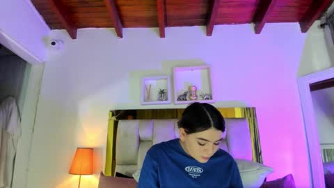 Snapshot of _emily_r chatting on 15, 12, 2025 Isabella online show from 15, 12, 2025