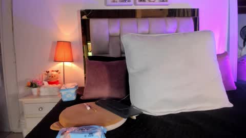 Snapshot of _emily_r chatting on 6, 1, 2026 Isabella online show from 6, 1, 2026