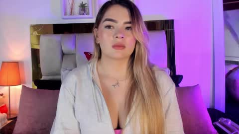 Snapshot of _emily_r chatting on 13, 1, 2026 Isabella online show from 13, 1, 2026