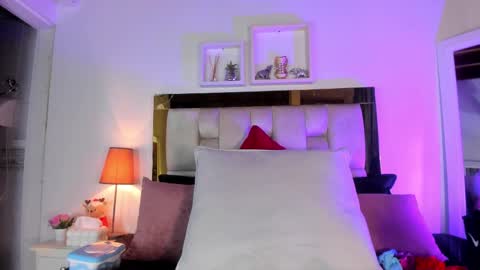 Snapshot of _emily_r chatting on 14, 1, 2026 Isabella online show from 14, 1, 2026