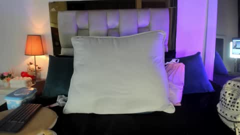 Snapshot of _emily_r chatting on 5, 2, 2026 Isabella online show from 5, 2, 2026