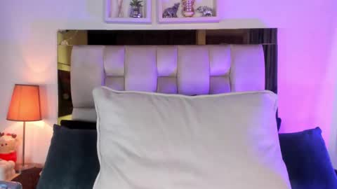 Snapshot of _emily_r chatting on 10, 2, 2026 Isabella online show from 10, 2, 2026