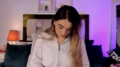 Snapshot of _emily_r chatting on 25, 2, 2026 Isabella online show from 25, 2, 2026