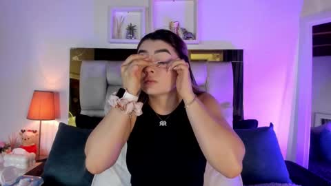 Snapshot of _emily_r chatting on 2, 3, 2026 Isabella online show from 2, 3, 2026