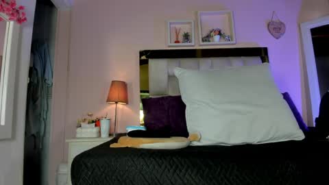 Snapshot of _emily_r chatting on 25, 4, 2026 Isabella online show from 25, 4, 2026