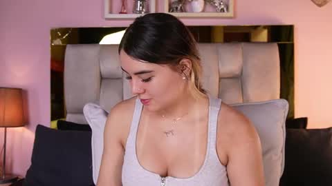 Snapshot of _emily_r chatting on 16, 5, 2026 Isabella online show from 16, 5, 2026