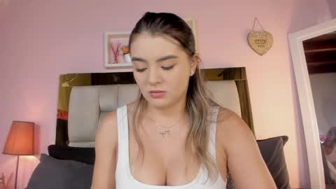 Snapshot of _emily_r chatting on 20, 5, 2026 Isabella online show from 20, 5, 2026