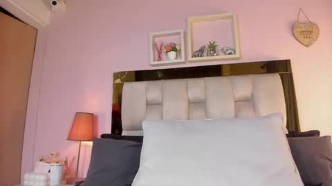 Snapshot of _emily_r chatting on 21, 5, 2026 Isabella online show from 21, 5, 2026