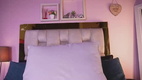 Snapshot of _emily_r chatting on 28, 5, 2026 Isabella online show from 28, 5, 2026