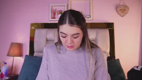 Snapshot of _emily_r chatting on 30, 5, 2026 Isabella online show from 30, 5, 2026
