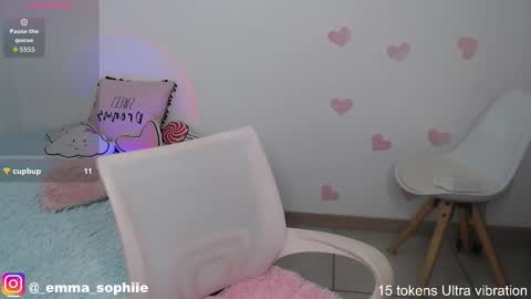 Snapshot of _emma_sophie chatting on 28, 10, 2025 Emma Sophie online show from 28, 10, 2025