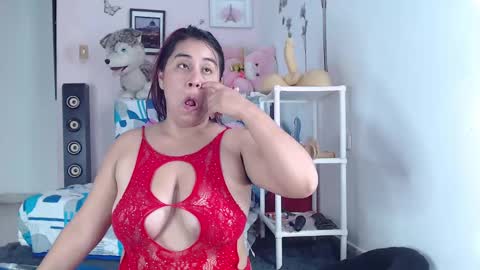 Emily Valencia online show from 4, 3, 2025