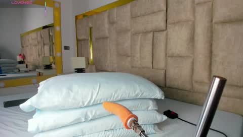 Snapshot of _eris_rose chatting on 16, 12, 2025 _eris_rose online show from 16, 12, 2025