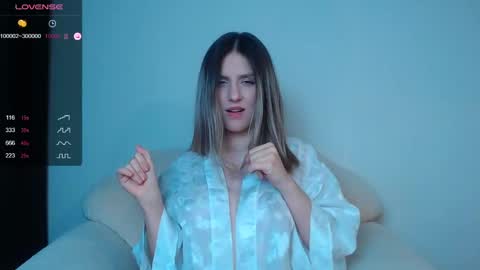 Snapshot of _esmeraldiyaa_ chatting on 2, 2, 2025 _esmeraldiyaa_ online show from 2, 2, 2025