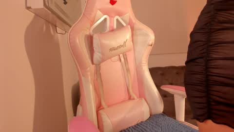 Snapshot of _evaa chatting on 8, 4, 2026 Eva online show from 8, 4, 2026