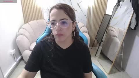 Snapshot of _evoni_b chatting on 5, 10, 2025 evoni online show from 5, 10, 2025