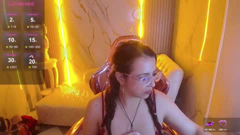 Snapshot of _evoni_b chatting on 7, 10, 2025 evoni online show from 7, 10, 2025