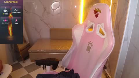 Snapshot of _evoni_b chatting on 9, 10, 2025 evoni online show from 9, 10, 2025