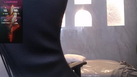 Snapshot of _evoni_b chatting on 11, 10, 2025 evoni online show from 11, 10, 2025