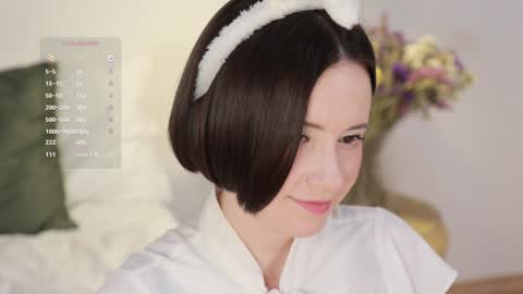 Snapshot of _female_essence_ chatting on 23, 12, 2024 Essie online show from 23, 12, 2024