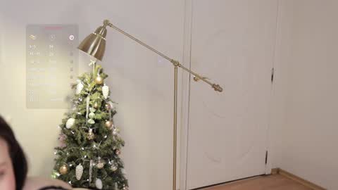 Snapshot of _female_essence_ chatting on 11, 1, 2025 Essie online show from 11, 1, 2025