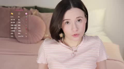 Snapshot of _female_essence_ chatting on 5, 3, 2025 Essie online show from 5, 3, 2025