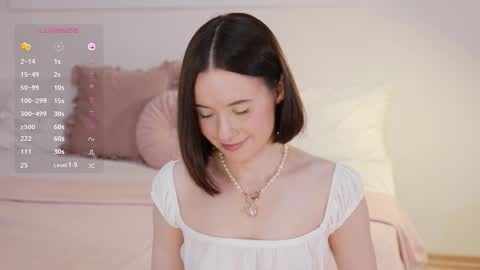 Snapshot of _female_essence_ chatting on 11, 9, 2025 Essie online show from 11, 9, 2025