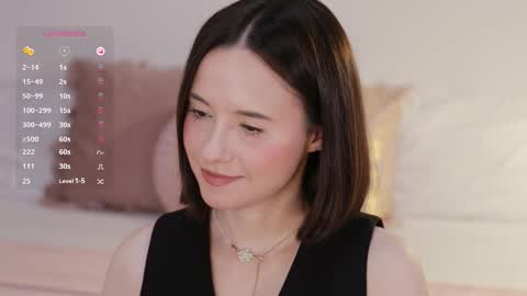 Snapshot of _female_essence_ chatting on 12, 9, 2025 Essie online show from 12, 9, 2025