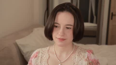 Essie  online show from 16, 4, 2026