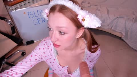 Snapshot of _fieryflash_ chatting on 12, 1, 2025 Lola 3 online show from 12, 1, 2025
