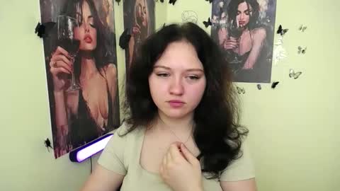 Snapshot of _foxy_lady chatting on 11, 9, 2025 Alice online show from 11, 9, 2025