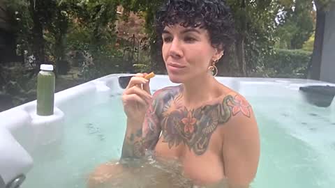 Snapshot of _frankie_rivers chatting on 26, 10, 2025 Frankie Rivers allmylinks online show from 26, 10, 2025