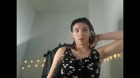 Snapshot of _genesid_dixton chatting on 12, 1, 2025 Mia-foster online show from 12, 1, 2025