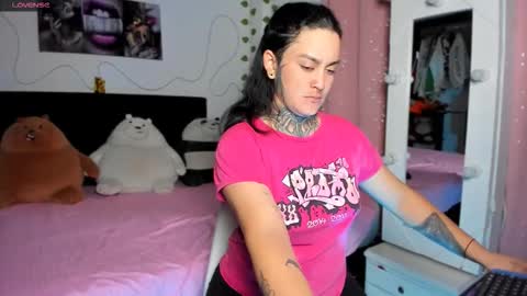 Snapshot of _gleep chatting on 27, 10, 2025 LEEP online show from 27, 10, 2025