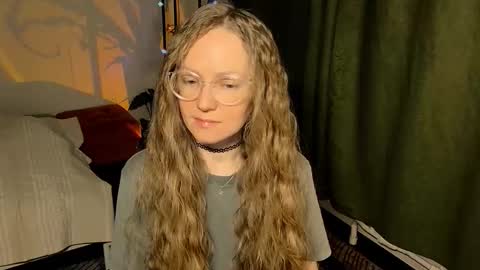 Snapshot of _goldilocks__ chatting on 8, 10, 2025 _goldilocks__ online show from 8, 10, 2025
