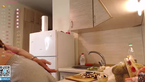 Snapshot of _halllseyyy_ chatting on 16, 10, 2025 Hi everybody my name is Halsey online show from 16, 10, 2025