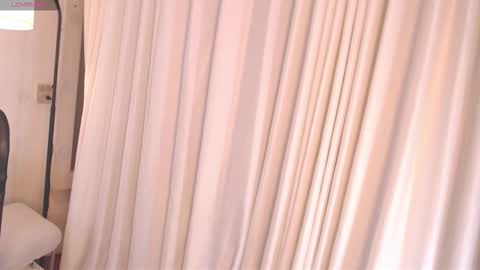 Snapshot of _heybee chatting on 25, 2, 2026 Bee. online show from 25, 2, 2026