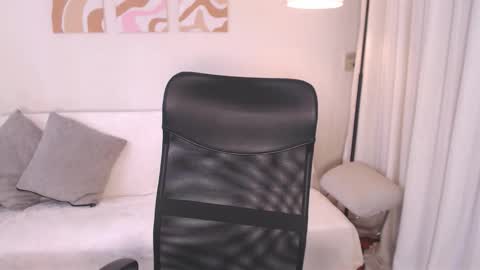 Snapshot of _heybee chatting on 11, 3, 2026 Bee. online show from 11, 3, 2026